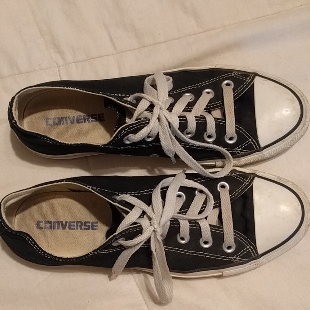 Size 7 black Converse